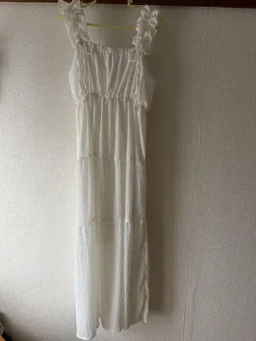 프릴 장식 슬리브리스 원피스