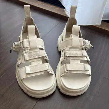Dr.Martens 샌들 이글렛 PEARSON UK4