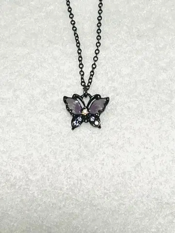 ANNA SUI 안나수이 나비 모티브 목걸이 보라색과 블랙