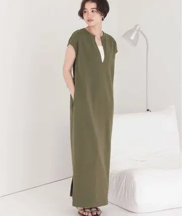 키넥 I 라인 맨투맨 원피스 슬리브리스 올리브