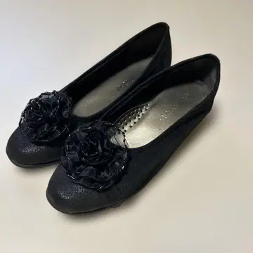 블랙 플랫 슈즈 꽃 모티브