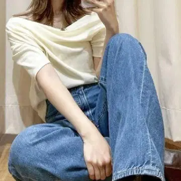턱 디자인 오프숄더 tee