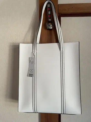 blancvert 숄더백 토트백 색상은 화이트 컬러