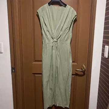 ZARA 연두색 슬리브리스 롱 원피스