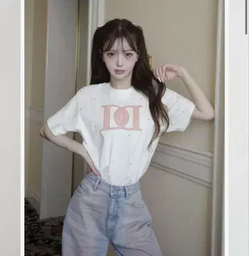 다리치 퀼팅 아플리케 비쥬 T셔츠 (화이트)