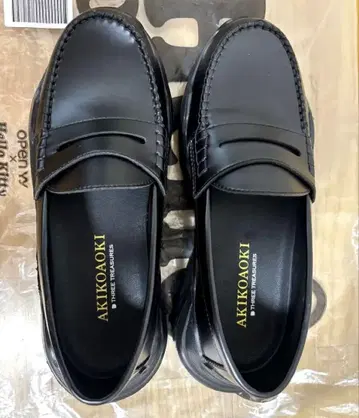 AKIKOAOKI 블랙 로퍼