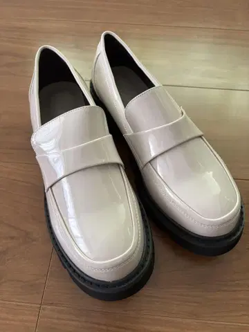 에나멜 로퍼