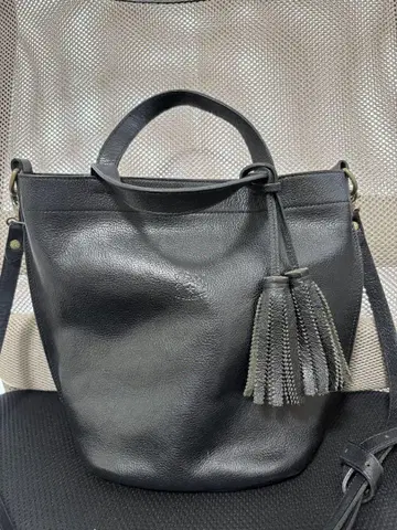 일비종떼 블랙 가죽 태슬 백