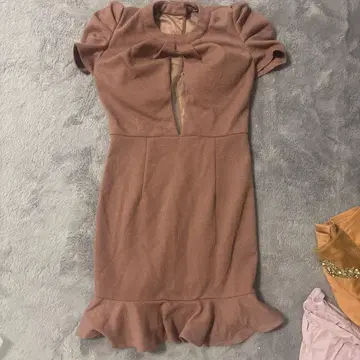 브라운 체크 무늬 프릴 드레스