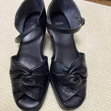 가죽 블랙 컴포트 샌들 23E E E 일본제 가죽
