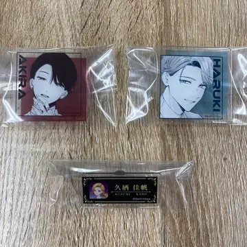 밟거나, 차거나, 사랑하거나 콜라보 카페 아크릴 배지