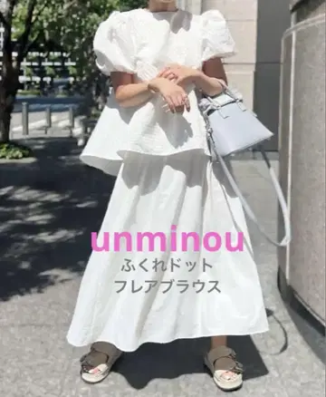 시착만 한 상품 미사용 UNMINOU 엠보 도트 플레어 블라우스