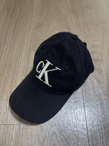Calvin Klein 블랙 야구 모자