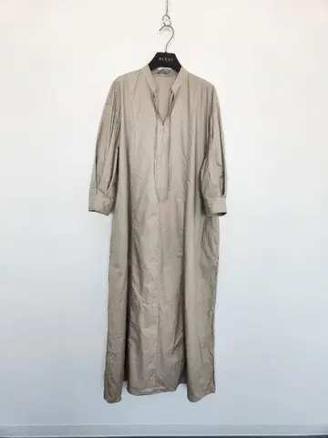 이번 시즌 띠어리 럭스 코튼 원피스 38 사이즈 카멜 베이지