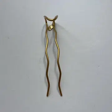 웨이브형 골드 헤어 액세서리