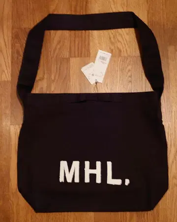 MHL. 블랙 토트백 로고
