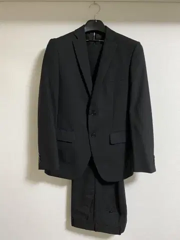 블랙 포멀 슈트 자켓과 팬츠 세트