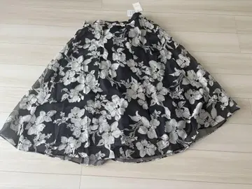 플레어 스커트 블랙 화이트 꽃무늬 4L CLETTE