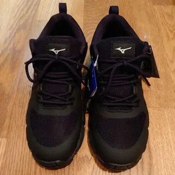Mizuno 블랙 스니커즈
