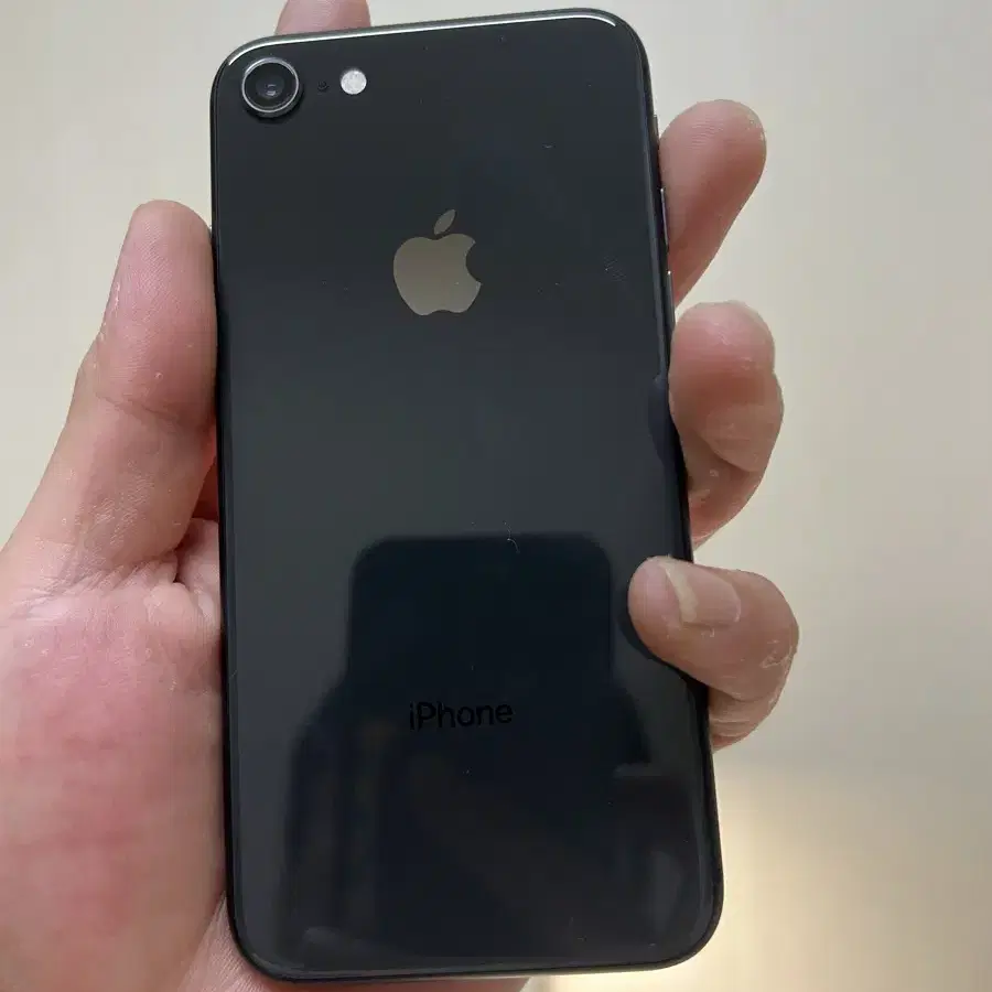 【美品⭐タイムセール】iPhone8 本体 64GB au　バッテリー84% iPhone SE 第3世代 Midnight 64GB バッテリー 100% MMYC3J/A