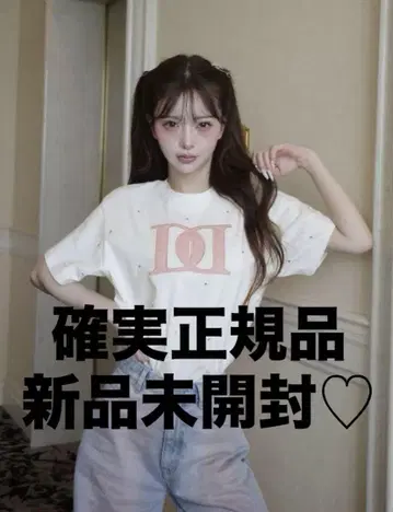 미개봉 새상품 다리치 퀼팅 아플리케 비쥬 티셔츠 화이트