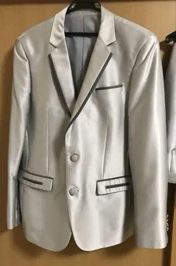 턱시도 결혼식 파티