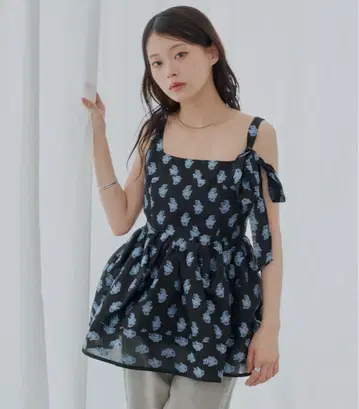 [ SALON by Chico ] 아시메 리본 볼륨 플라워 캐미 튜닉