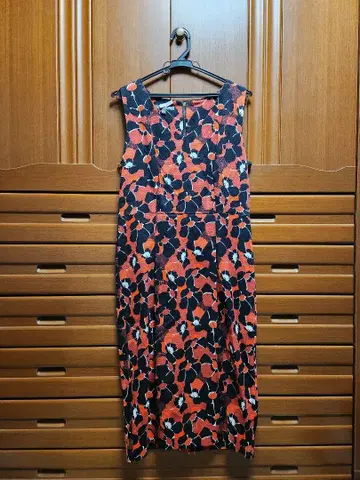 [인기 제조사] LAURA ASHLEY 슬리브리스 원피스