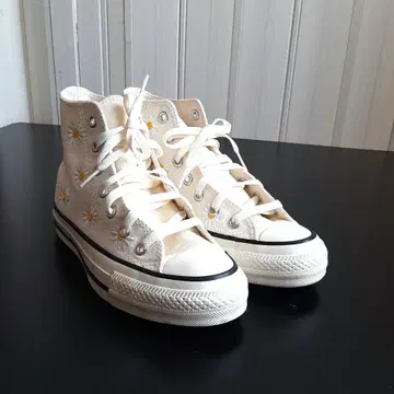 새상품급 CONVERSE ALL STAR 꽃무늬 스니커즈 MJU184