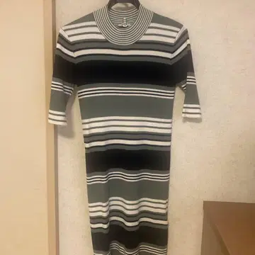 [ 새상품급 ] MURUA 터틀넥 니트 원피스