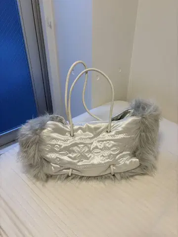 스컬프터 플러피 슬러시 새틴 백