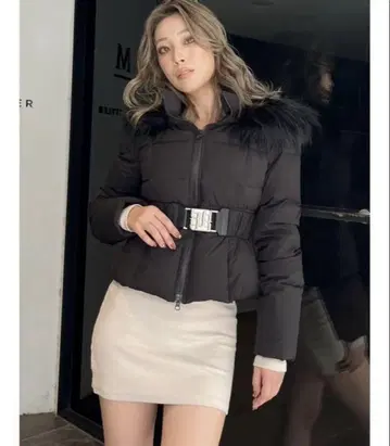 퍼 후드 블랙 다운 자켓 (벨트 포함)