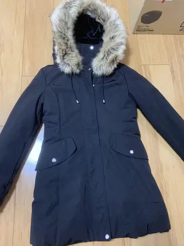 ZARA 블랙 다운 자켓 후드 부착