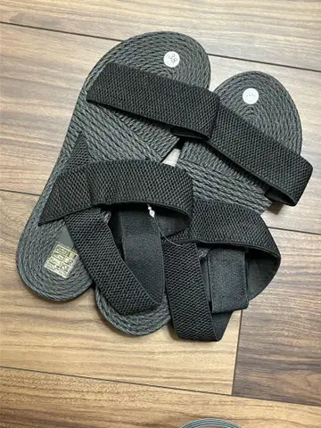 블랙 스트랩 샌들