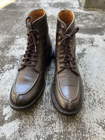 wallsall 브라운 가죽 U 칩 레이스업 부츠