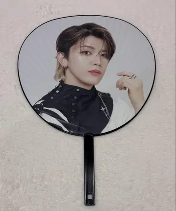 INI 라포스타 타카츠카 다이스케 부채