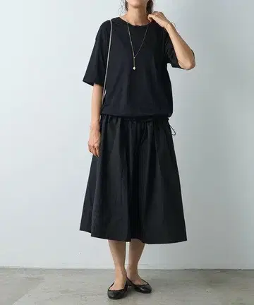 BEARDSLEY 비어즐리 드로스트 T 원피스 블랙