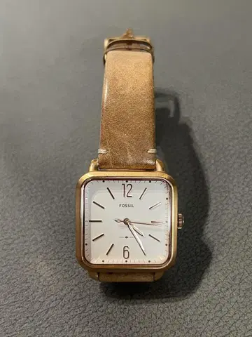 FOSSIL 스퀘어 케이스 시계 천연 가죽 벨트