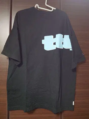 TTT MSW 블랙 로고 프린트 T셔츠