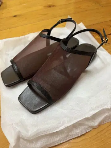 미사용 개럴개런트 시어 슬링백 샌들 브라운 38