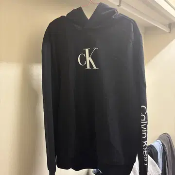 Calvin Klein 블랙 후드 부착 후드티