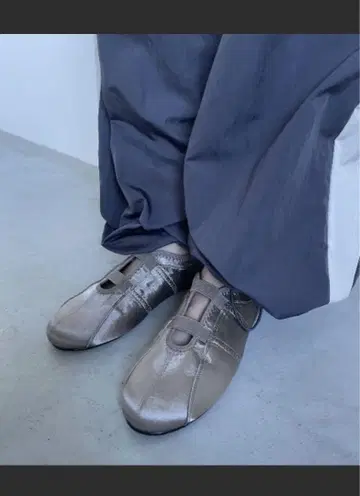 AIC. 플랫 발레 스니커즈
