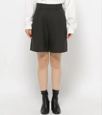 LOWRYSFARM 숏 팬츠