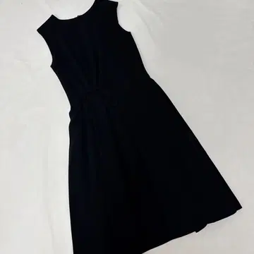 르네 리본 장식 블랙 슬리브리스 원피스 34