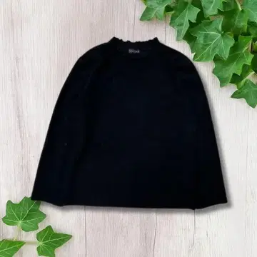 SO-CLAIR 블랙 프릴 라운드넥 니트
