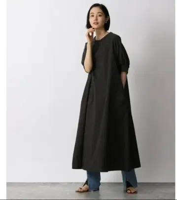 블랙 A라인 롱 원피스 7부 소매