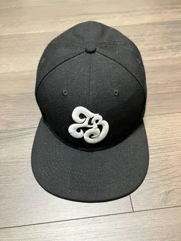 RHYME SAVER 야구 모자 블랙 화이트