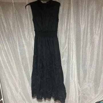 아푸와이저 리셰 에어리 셔링 원피스 블랙