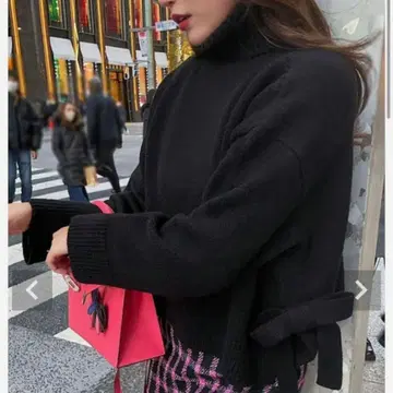 Sheller 셰리에 사이드 리본 하이넥 스웨터