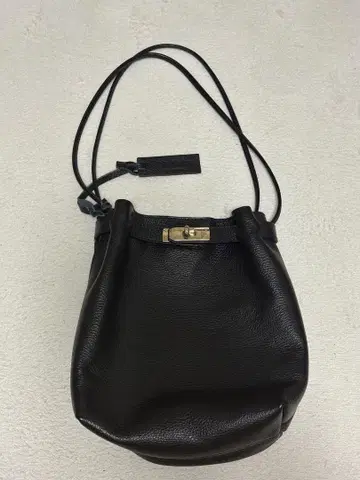 A.la Malva 가죽 숄더백 블랙